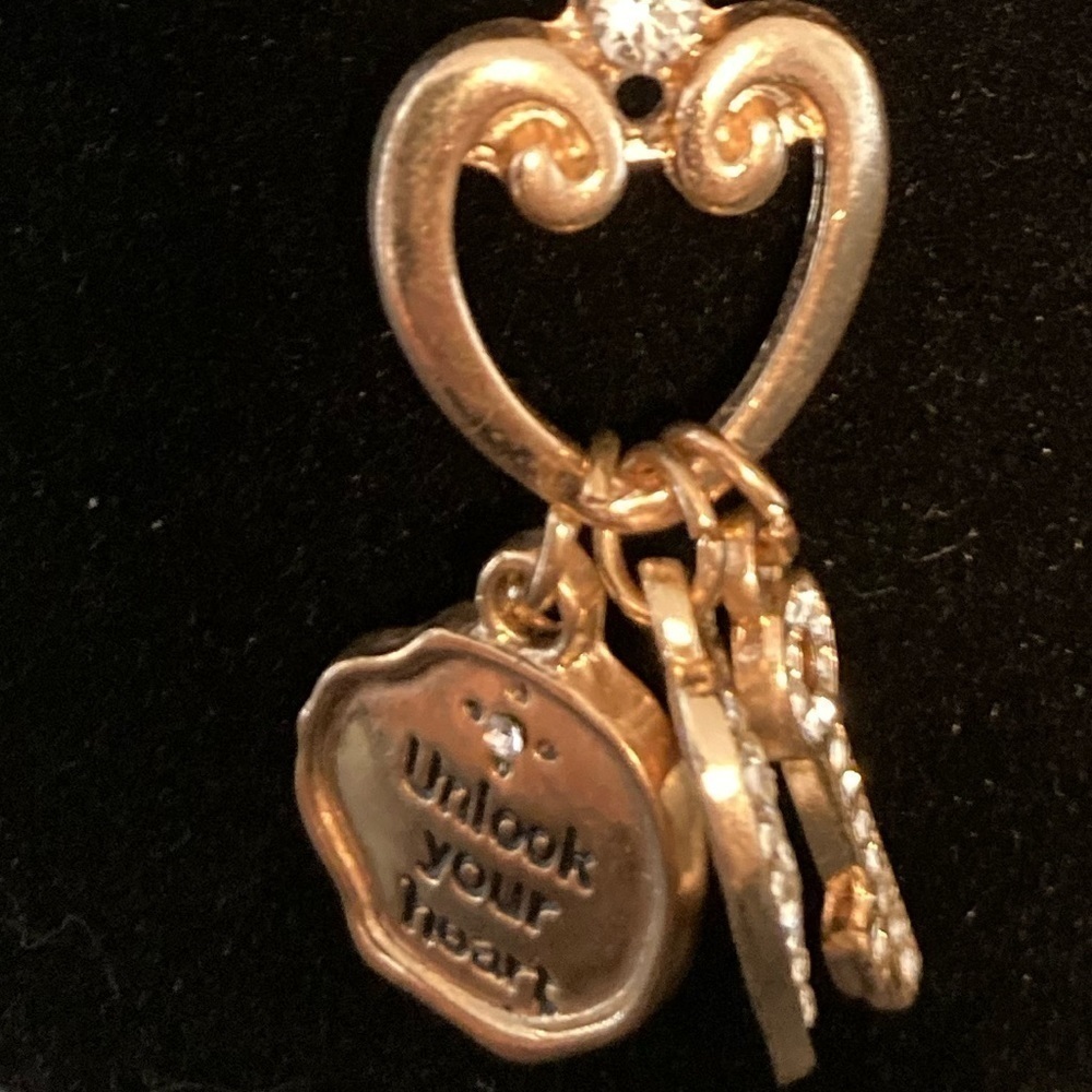Golden charm necklace “unlock your heart” - Picture 2 of 2
